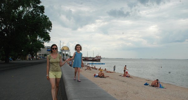 Бархатный сезон на Азовском море: жилье подешевело, но аквапарки закрылись