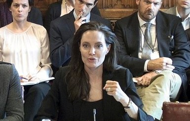 Анджелина Джоли рассказала британским лордам о сексуальном насилии