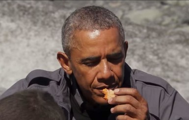 Обама пообедал лососем, которого не доел медведь
