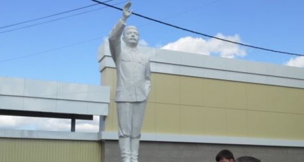 В России установили  памятник Сталину