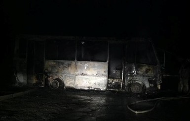 В Запорожье сгорел автобус добровольцев