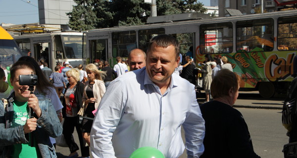 Борис Филатов вместе c тысячами днепропетровцев проехал улицами города в рамках праздничного автопробега