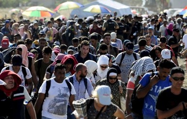 Германия задействует  четыре тысячи военных, чтоб справиться с беженцами