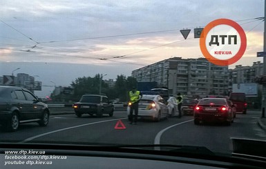 В соцсетях сообщили о новой аварии с участием полицейских в Киеве