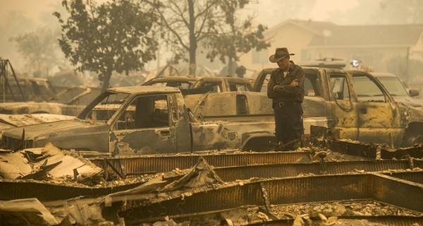 Лесные пожары в Калифорнии уничтожили четыреста домов