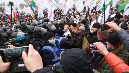 Митинг ФОПов на Майдане: между протестующими и полицией началась драка