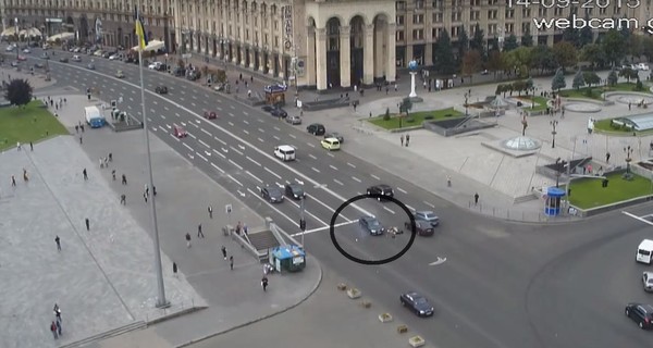 Презирает пешеход и светофор, и переход