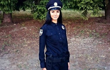 Самую сексуальную женщину-полицейского повысили в звании