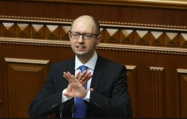 Яценюк пригрозил дефолтом и попросил депутатов реструктурировать долги 