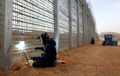 Венгрия начала строить забор на границе с Хорватией