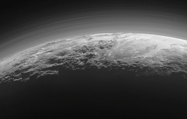 NASA показала видео полета над Плутоном