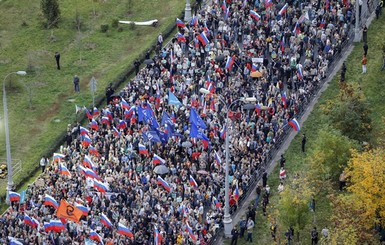 В Москве начался многотысячный митинг за смену власти в РФ