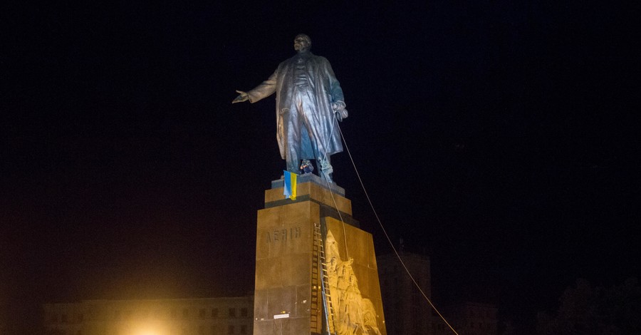 В Харькове предлагают сдать тоталитарные памятники в музей