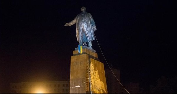 В Киеве снесут 105 памятников времен СССР