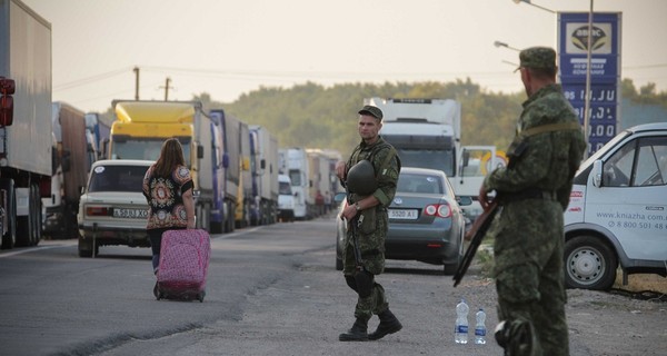 Блокада Крыма: бойцы с автоматами и сотни фур