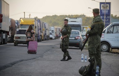 Блокада Крыма: бойцы с автоматами и сотни фур