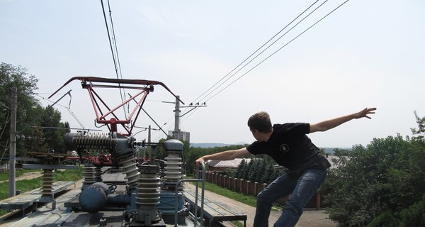 Смертельное селфи: двоих киевлян убило током на электропоездах