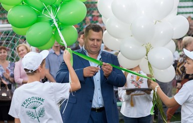 Борис Филатов открыл в Днепропетровске еще один спортивный мини-стадион 