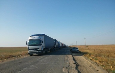 На границе с Крымом очередь фур уменьшилась