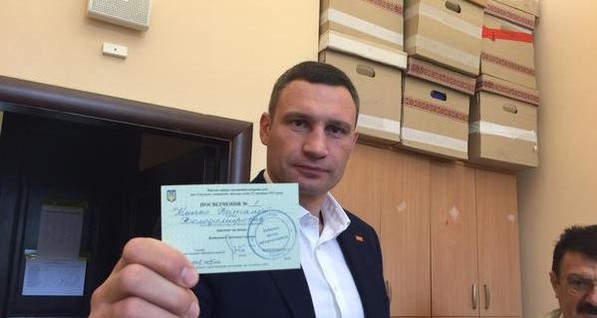 Виталий Кличко первым получил удостоверение кандидата в мэры Киева