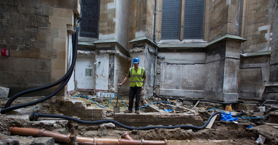 Под зданием Вестминстерского аббатства нашли десятки скелетов
