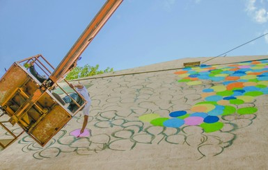 В Киеве художники открыли тайну загадочного граффити на Святошино