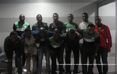 Нелегалы из Нигерии пытались попасть в Украину под видом футболистов