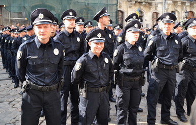 Во Львове уволили полицейского, который в пьяном виде затеял драку