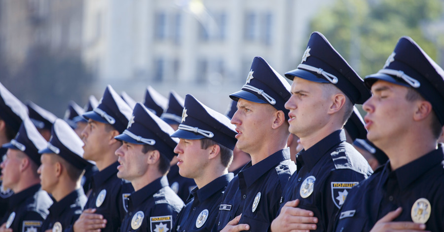 В Харькове 800 полицейских приняли присягу