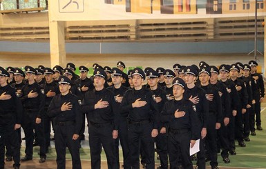 Во Львове 140 полицейских приняли присягу