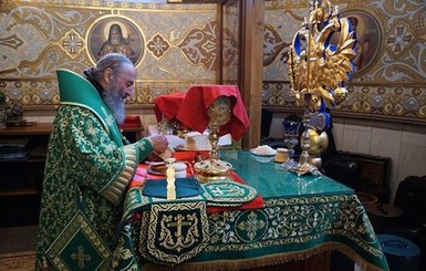 Церковь прокомментировало служение митрополита Онуфрия в алтаре с двуглавым орлом 
