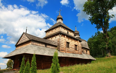 На Львовщине молния чуть не сожгла одну из самых старых церквей наследия ЮНЕСКО