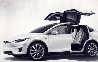Tesla представила новую Model X SUV