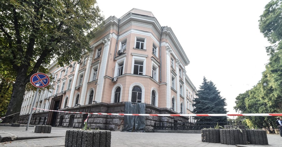 В Одессе никак не застеклят окна в квартирах, пострадавших из-за взрыва у СБУ