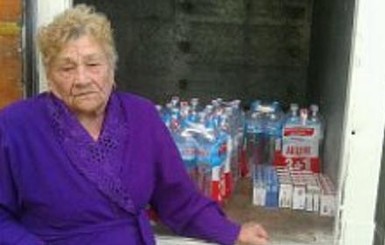 На Днепропетровщине 93-летняя женщина потратила пенсию на гостинцы для бойцов АТО