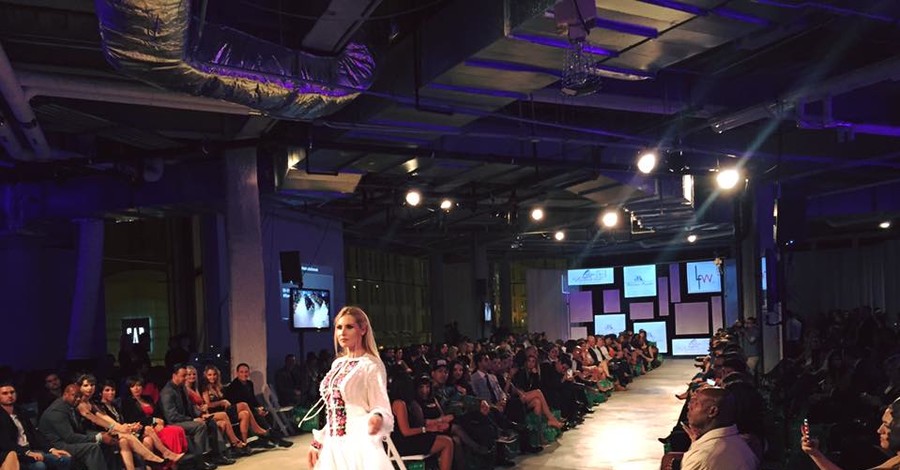 Роксолана Богуцкая покорила модниц Чикаго одеждой с украинским колоритом