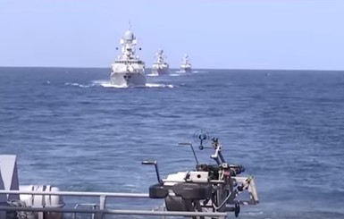 Минобороны РФ опубликовало видео обстрела Сирии Каспийской флотилией 