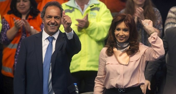 Президент Аргентины станцевала во время предвыборной акции