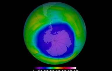 Над Антарктидой растет огромная озоновая дыра