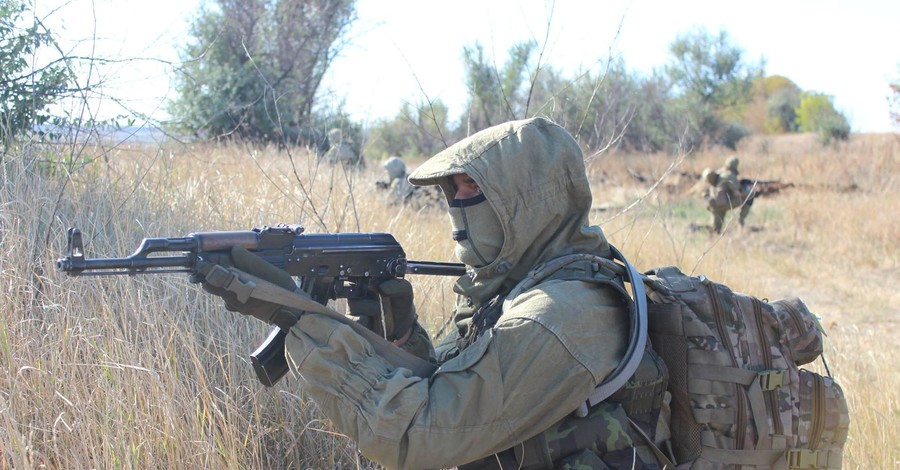 Генштаб: противник нарушил перемирие в зоне АТО, но отвод вооружения продолжается
