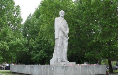 Запорожские депутаты не разрешили демонтировать советские памятники перед выборами