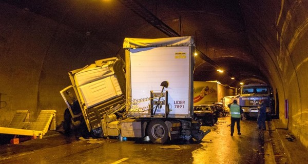В Болгарии столкнулись более 50 автомобилей, есть жертвы