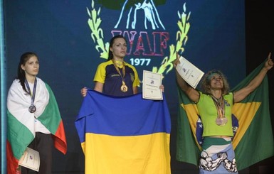 15-кратная чемпионка мира по борьбе на руках вышивает и пишет романы