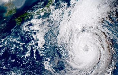 На Россию и Японию движется разрушительный тайфун Чой-Ван