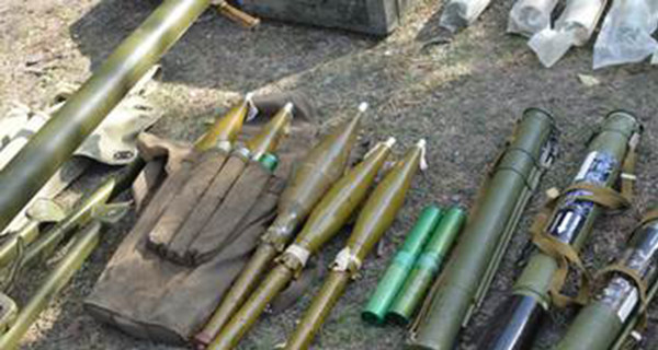 На Луганщине у одной из баз отдыха обнаружен тайник с оружием 
