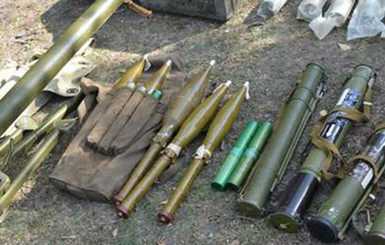 На Луганщине у одной из баз отдыха обнаружен тайник с оружием 