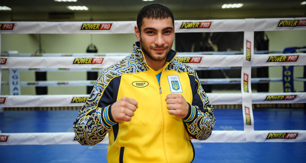 Манукян принес вторую медаль Украине на чемпионате по боксу в Катаре