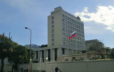СМИ: В посольство России в Сирии попало две ракеты