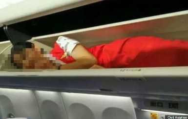 Китайских стюардесс заставляют проходить жестокий ритуал посвящения