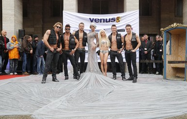 В Берлине открылась крупнейшая в мире ярмарка эротики Venus